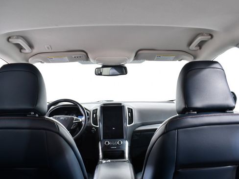 Used 2024 Ford Edge SEL w/ Sport Appearance Package image 17