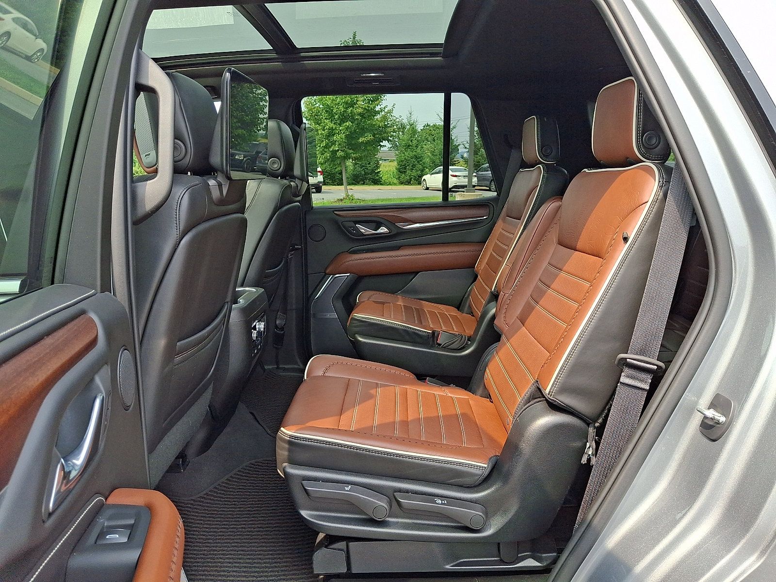 Used 2023 GMC Yukon Denali Ultimate AWD/4WD image 11
