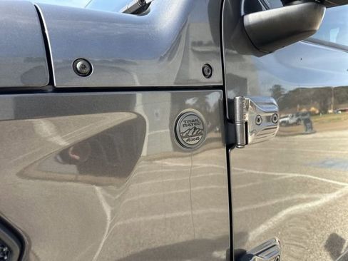 Certified 2022 Jeep Gladiator Sport AWD/4WD image 47