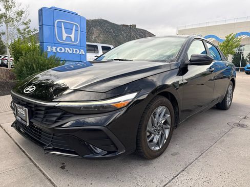 Used 2024 Hyundai Elantra SEL FWD image 1