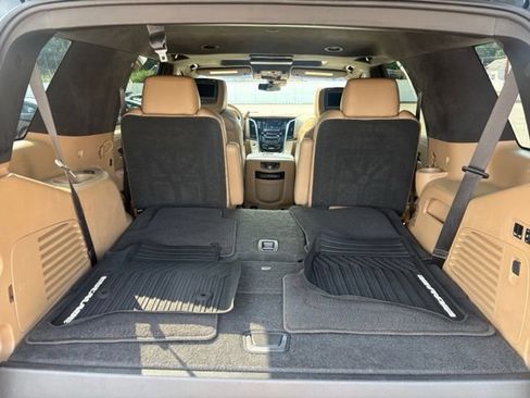 Used 2019 Cadillac Escalade Platinum AWD/4WD image 16