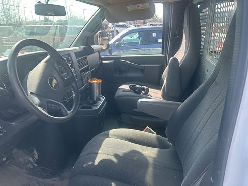 Used 2018 Chevrolet Express 2500 w/ Driver Convenience Package image 5