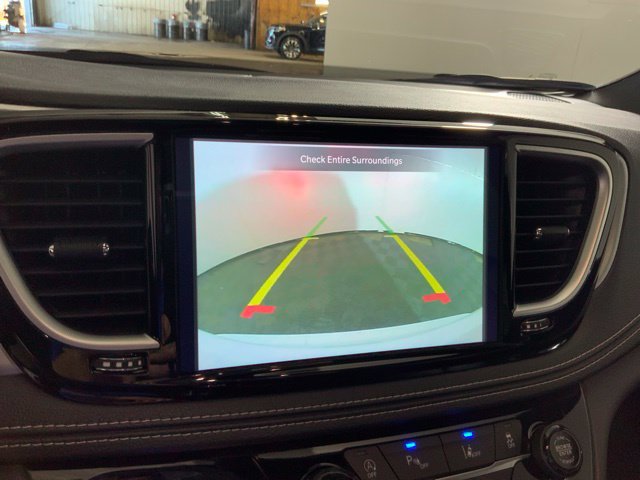 Used 2026 Chrysler Pacifica Limited FWD image 19