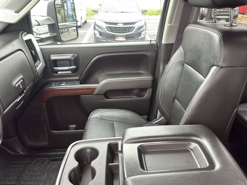 Used 2015 GMC Sierra 2500 SLE w/ SLE Preferred Package AWD/4WD image 16