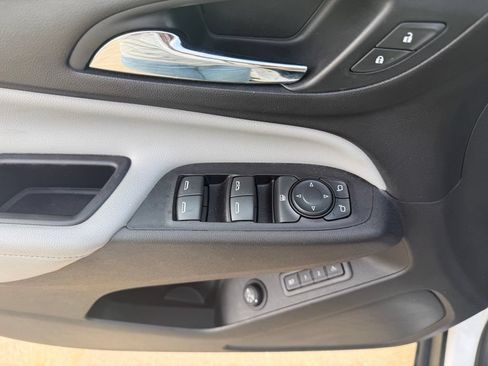 Used 2018 Chevrolet Equinox Premier FWD image 29