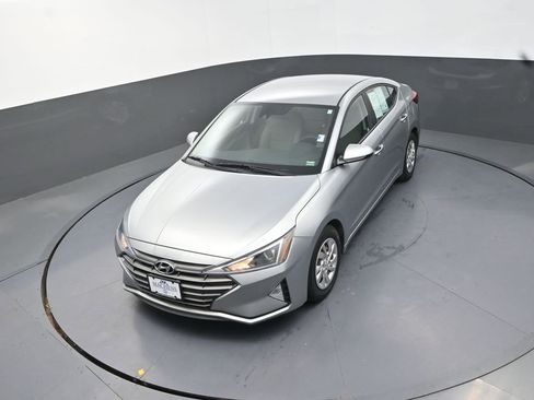 Used 2020 Hyundai Elantra SE FWD image 16