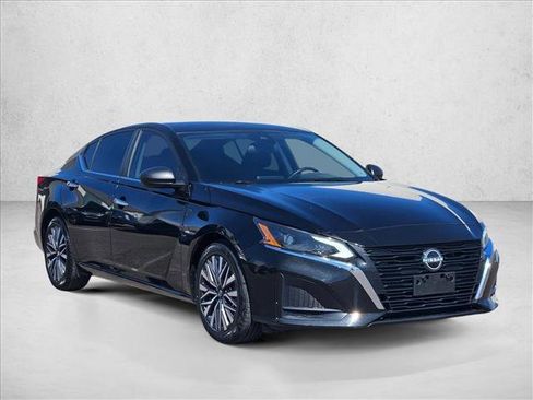 Used 2024 Nissan Altima 2.5 SV FWD image 3