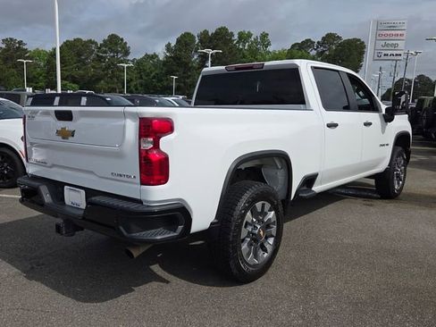 Used 2025 Chevrolet Silverado 2500 Custom w/ Custom Value Package AWD/4WD image 12