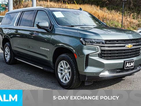 Used 2024 Chevrolet Suburban LT image 4