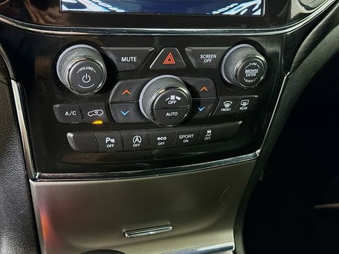 Used 2021 Jeep Grand Cherokee Laredo X AWD/4WD image 10