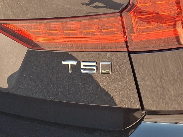 Used 2021 Volvo V60 T5 Cross Country AWD/4WD image 35