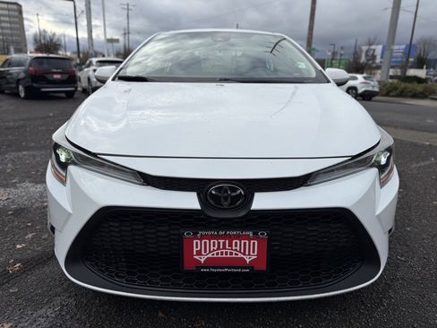 Used 2022 Toyota Corolla LE image 3