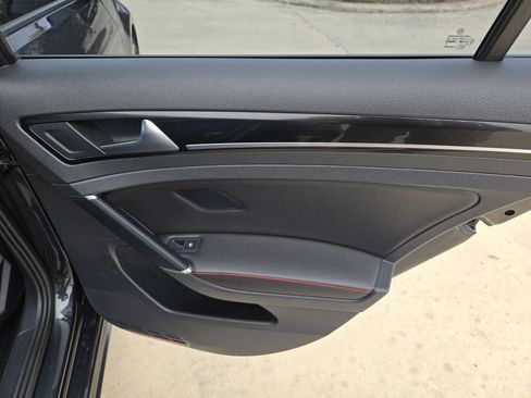 Used 2017 Volkswagen GTI SE image 27