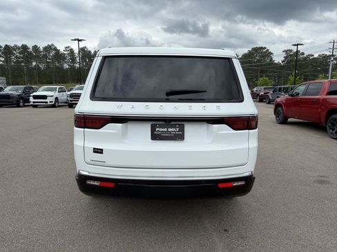 Used 2023 Jeep Wagoneer 4WD w/ Premium Group I image 5