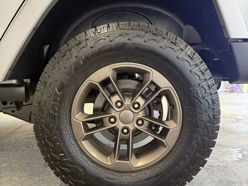 Used 2017 Jeep Wrangler Unlimited Sahara image 31