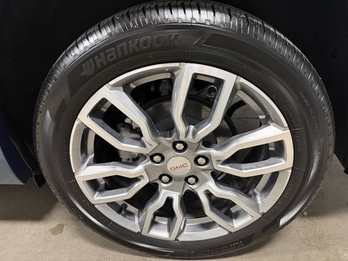Used 2024 GMC Terrain Denali w/ Denali Premium Package AWD/4WD image 10