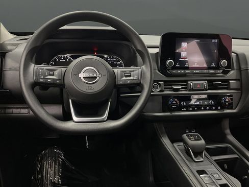 Used 2024 Nissan Pathfinder S image 5