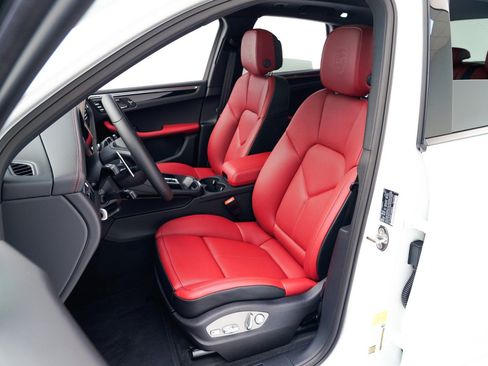 Used 2026 Porsche Macan AWD/4WD image 5