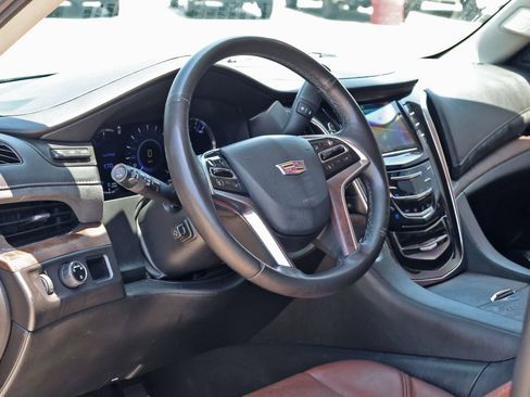 Used 2016 Cadillac Escalade ESV Luxury RWD image 14