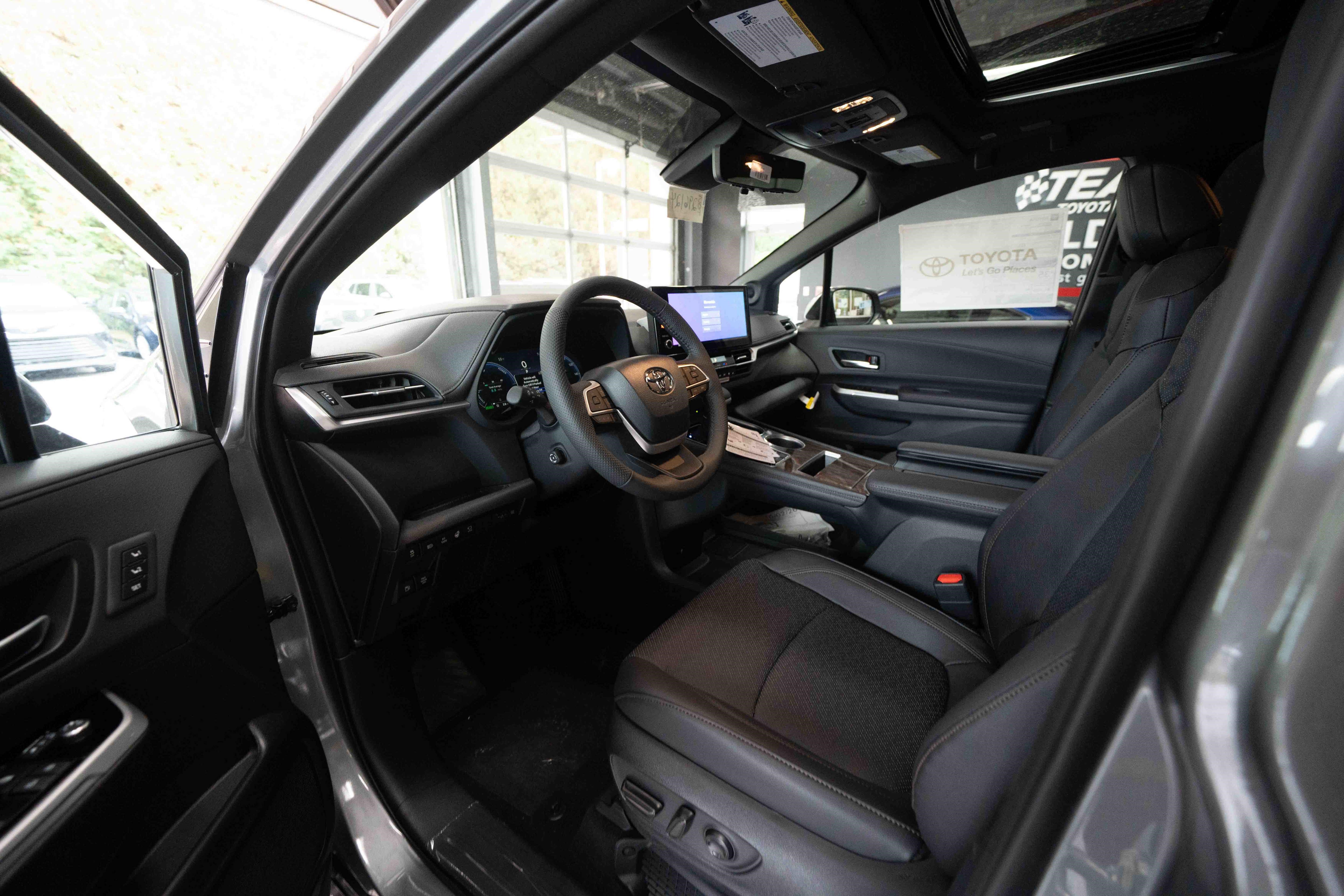 New 2026 Toyota Sienna Platinum AWD/4WD image 8
