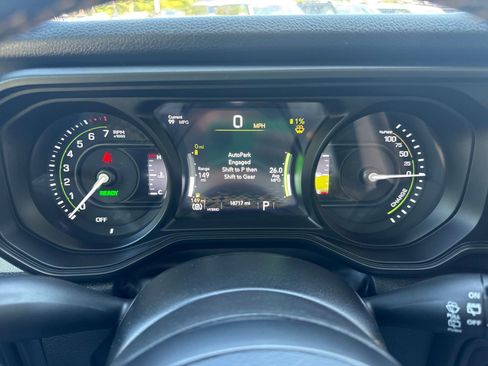 Used 2024 Jeep Wrangler Unlimited w/ Convenience Group image 18