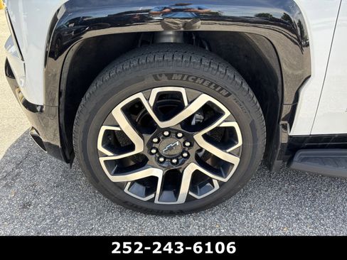 Used 2025 Chevrolet Silverado EV RST AWD/4WD image 4