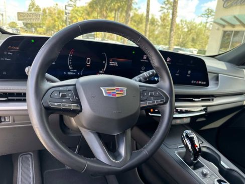 Used 2024 Cadillac XT4 Premium Luxury image 15