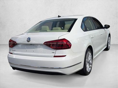 Used 2019 Volkswagen Passat 2.0T Wolfsburg w/ Wheels & Sunroof Package image 5