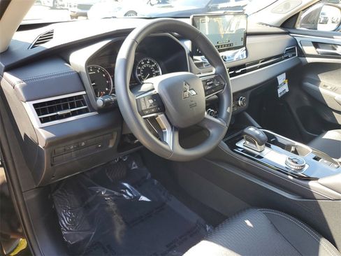 New 2026 Mitsubishi Outlander ES image 21