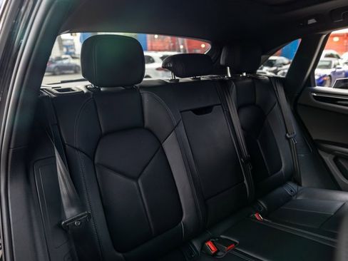 Certified 2025 Porsche Macan image 36