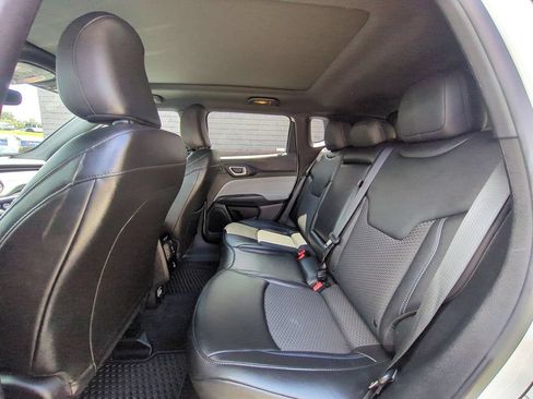 Used 2025 Jeep Compass Latitude w/ Sun & Sound Group AWD/4WD image 27