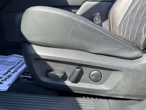 Used 2023 Nissan Rogue Platinum w/ Platinum Premium Package FWD image 18