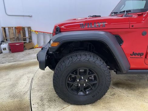 Used 2024 Jeep Wrangler Willys image 19