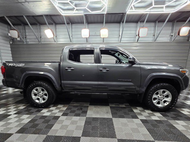 Used 2019 Toyota Tacoma TRD Sport w/ Technology Package AWD/4WD image 10