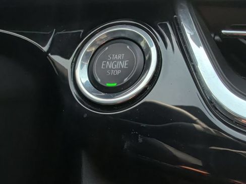 Used 2025 Chevrolet Trax RS FWD image 20