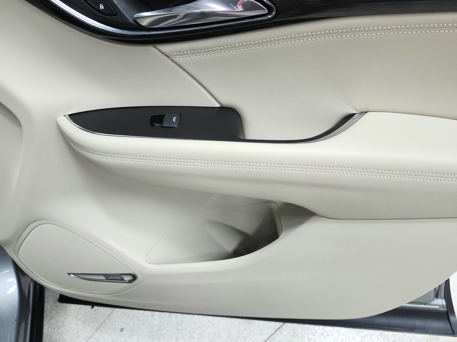 Used 2023 Buick Envision Essence w/ Technology Package I FWD image 46