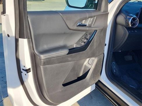 Used 2025 Chevrolet Equinox LT w/ Convenience Package II image 9