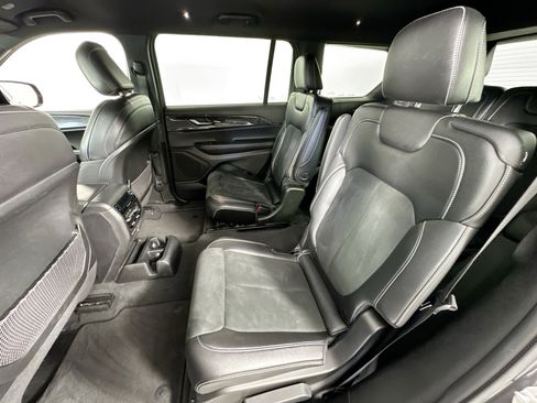 Used 2023 Jeep Grand Cherokee L Laredo image 23