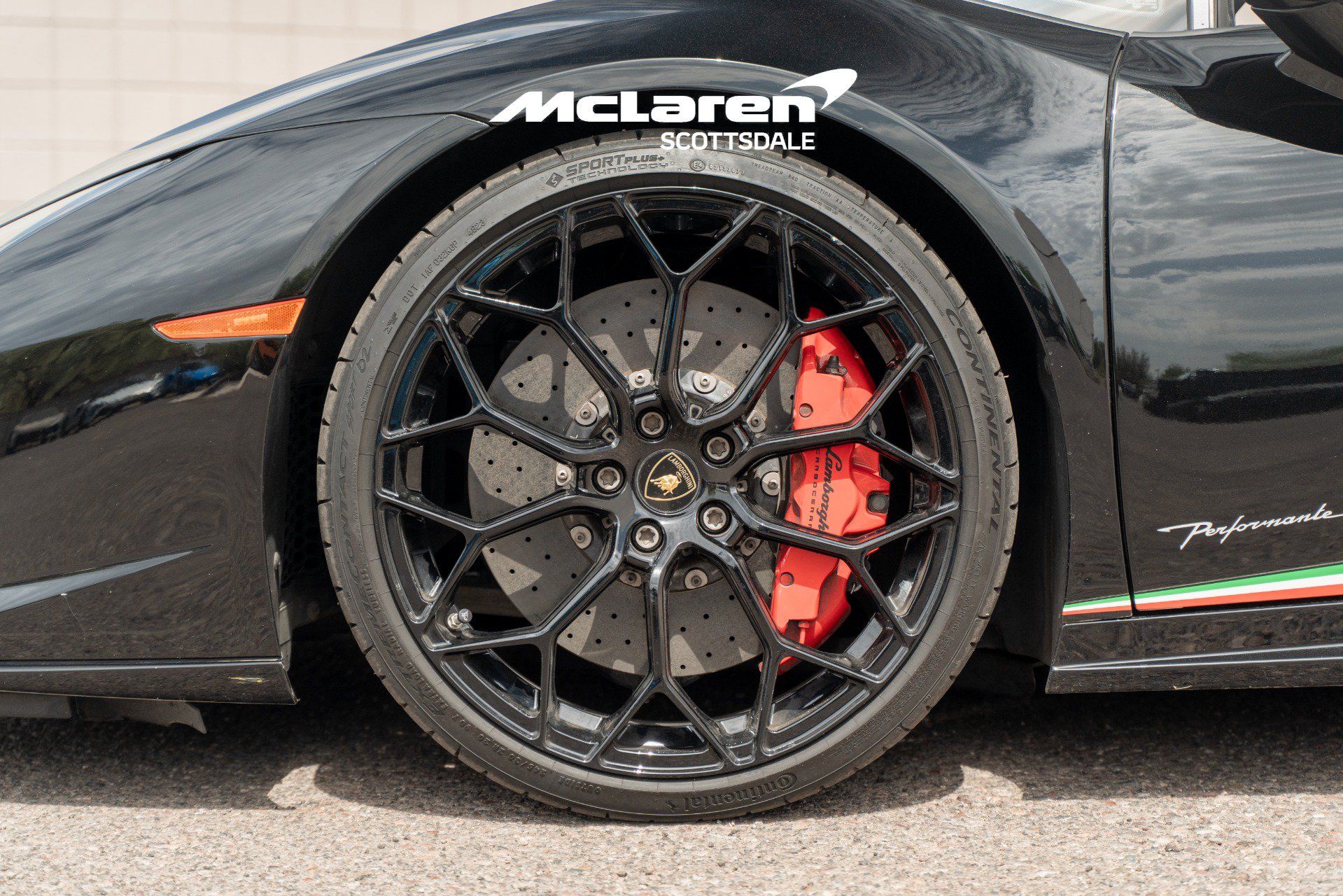 Used 2019 Lamborghini Huracan Performante AWD/4WD image 32