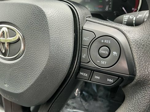 Used 2025 Toyota RAV4 XLE AWD/4WD image 20