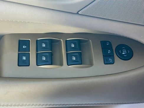 Used 2017 Cadillac Escalade Platinum AWD/4WD image 18