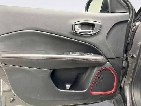 Used 2019 Jeep Compass Trailhawk w/ Cold Weather Group image 9