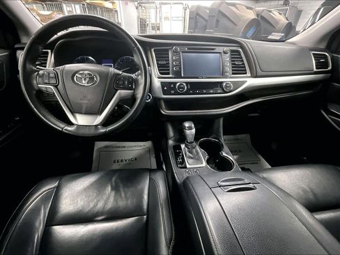 Used 2014 Toyota Highlander XLE image 15