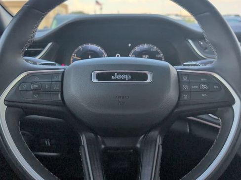 Used 2024 Jeep Grand Cherokee Altitude RWD image 20