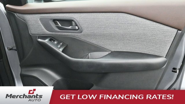 Used 2023 Nissan Rogue S AWD/4WD image 10