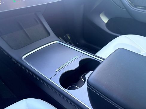 Used 2023 Tesla Model Y Performance image 16