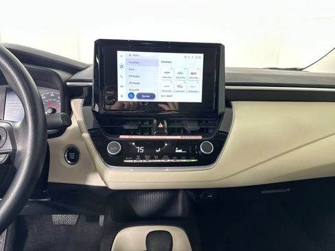 Used 2025 Toyota Corolla LE image 21