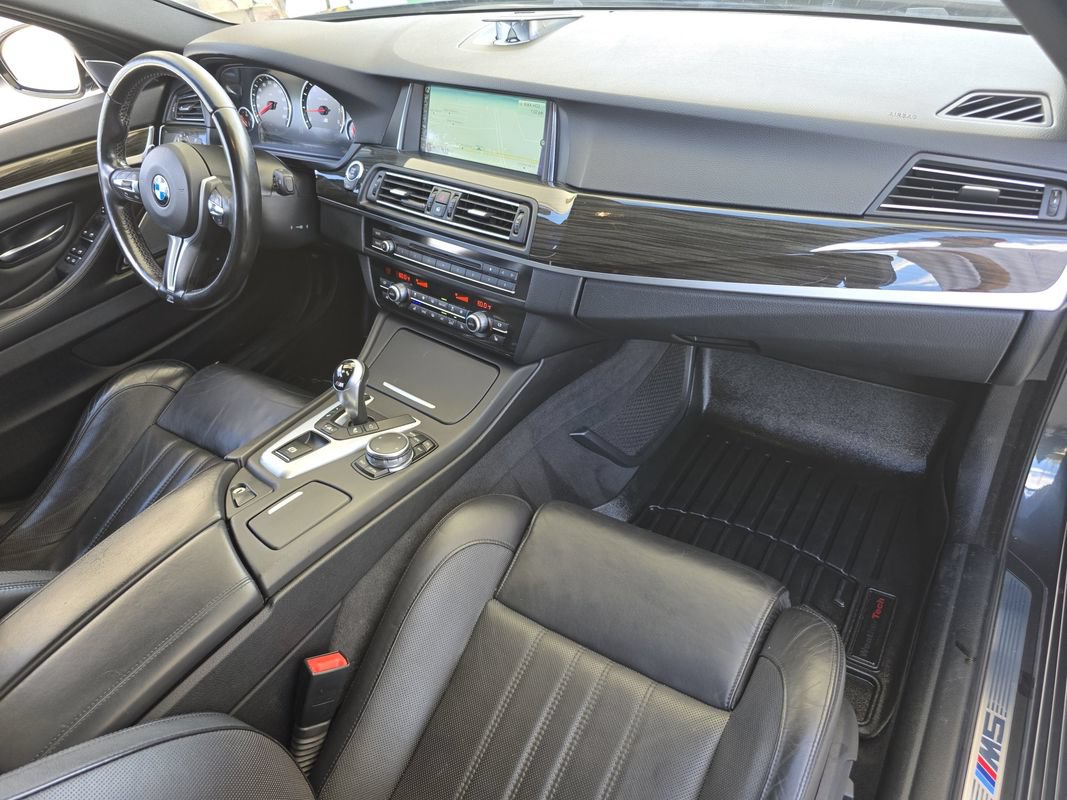 Used 2015 BMW M5 RWD image 25
