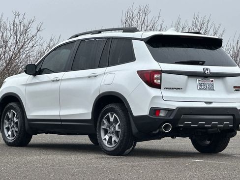 Certified 2022 Honda Passport TrailSport image 5