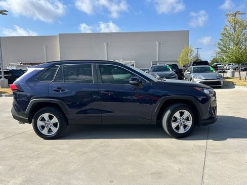 Used 2021 Toyota RAV4 XLE FWD image 2